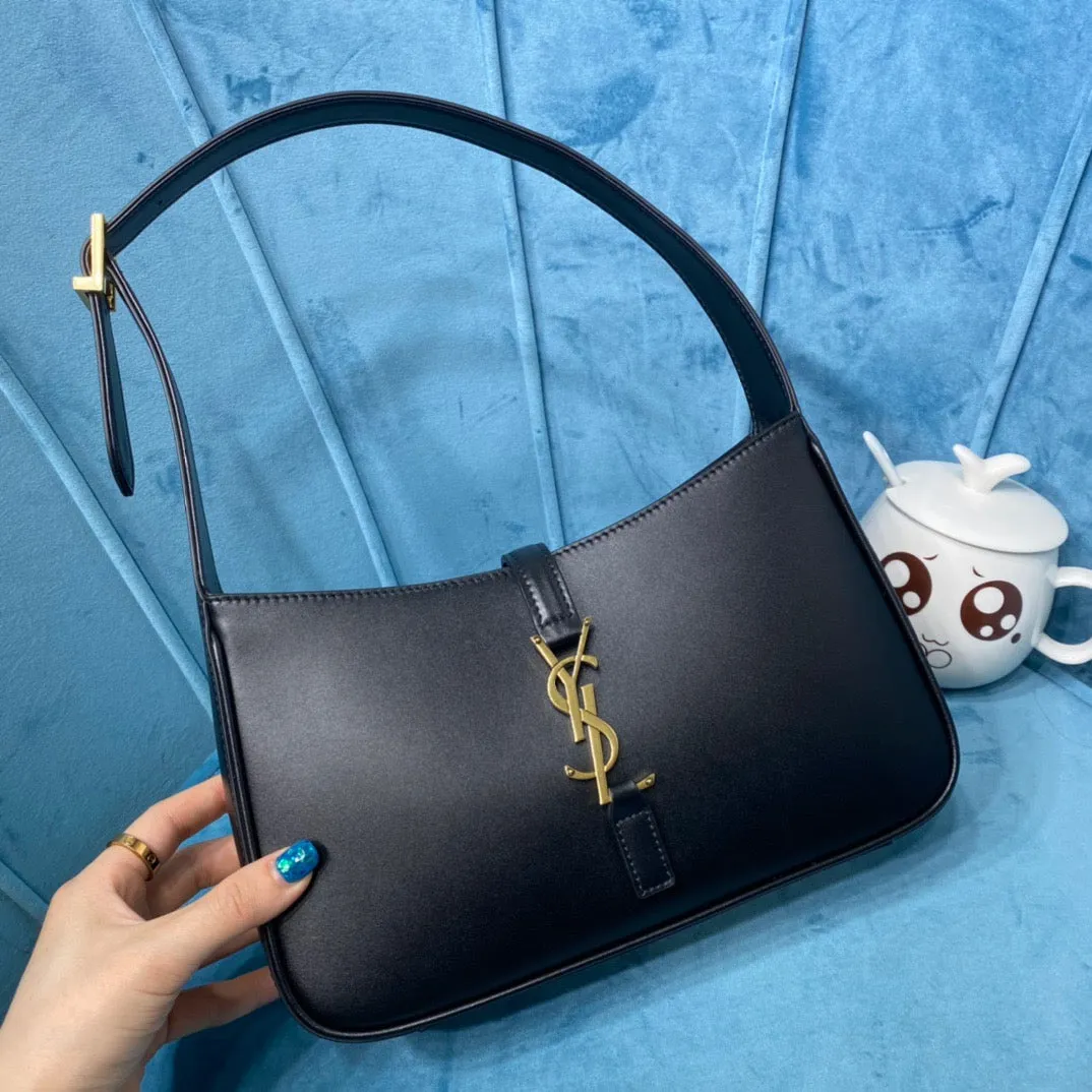 YSSL Le 5 À 7 Hobo Bag In Smooth Black For Women 9in/23cm YSL 6572282R20W1000