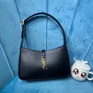 YSSL Le 5 À 7 Hobo Bag In Smooth Black For Women 9in/23cm YSL 6572282R20W1000